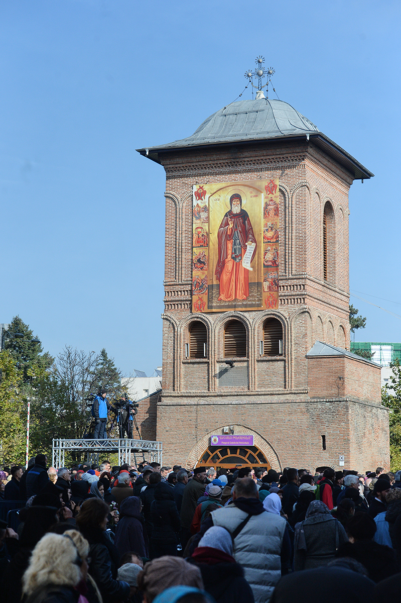 Визит Святейшего Патриарха Кирилла в Румынию. Божественная литургия на площади свв. Константина и Елены в Бухаресте