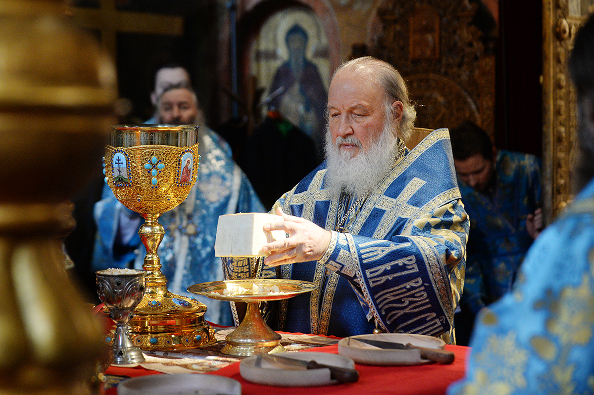 Slujirea Patriarhului de sărbătoarea Icoanei Maicii Domnului de Kazan în catedrala „Adormirea Maicii Domnului” din Kremlin, or. Moscova