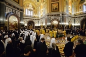 Молебень перед мощами святителя Тихона передував відкриттю Архієрейського Собору Руської Православної Церкви