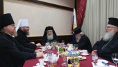 La solemnitățile cu prilejul aniversării a 100 de ani de la restabilirea Patriarhatului în Biserica Ortodoxă Rusă a sosit Preafericitul Patriarh al Ierusalimului Teofil