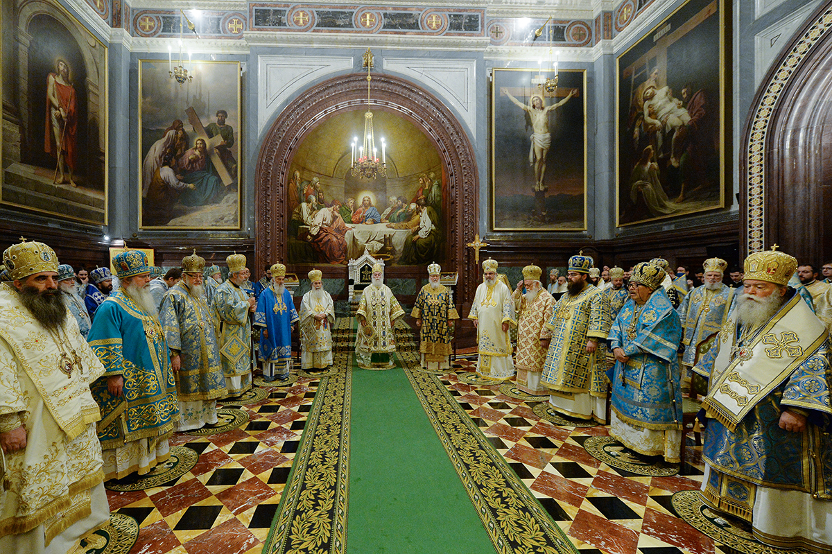Slujba dumnezeiască praznicală în catedrala „Hristos Mântuitorul” de ziua aniversării a 100 de ani de la intronizarea Sfântului Ierarh Tihon, Patriarh al Moscovei