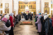 В день памяти вмц. Екатерины Патриарший экзарх всея Беларуси совершил Литургию в Петропавловском соборе города Минска