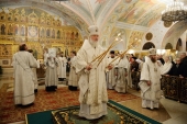 În Ajunul Bobotezei Sanctitatea Sa Patriarhul Chiril a săvârșit Dumnezeiasca Liturghie la biserica de jos a catedralei episcopale sobornicești „Hristos Mântuitorul”, or. Moscova