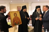 Русский приход в ОАЭ подарил икону сирийскому монастырю в освобожденной от террористов Маалюле