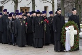 De ziua aniversării eliberării Leningradului din blocadă o delegație a Eparhiei de Sankt-Petersburg a luat parte la ceremonia de depunere a coroanelor de flori la cimitirul Piskariovsky