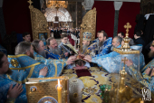 În Sâmbăta Acatistului mitropolitul Kievului Onufrii a săvârșit Dumnezeiasca Liturghie în Lavra Pecerska din Kiev și a condus hirotonia arhimandritului Serghii (Anițoi) în treapta de episcop de Ladyjin