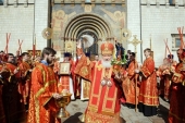 În Lunea din Săptămâna Luminată Sanctitatea Sa Patriarhul Chiril a săvârșit Dumnezeiasca Liturghie în catedrala „Adormirea Maicii Domnului” din Kremlin, or. Moscova