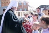 В Светлую среду глава Донской митрополии встретился с семьей клирика Ростовской епархии, воспитывающего 17 детей