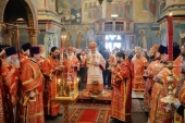 В день Радоницы Предстоятель Русской Церкви совершил Литургию в Архангельском соборе Московского Кремля