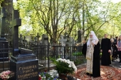 Святіший Патріарх Кирил відвідав Миколаївське та Большеохтинське кладовища Санкт-Петербурга