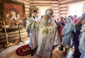 Pe malul lacului Siamozero a fost sfințită capela în cinstea Icoanei Maicii Domnului „Paramythia” ridicată în memoria copiilor care s-au înecat