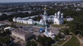 Vizita Patriarhului la Mitropolia de Vologda. Dumnezeiasca Liturghie în piața catedralei kremlinului din Vologda