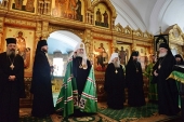 Святейший Патриарх Кирилл совершил славление у мощей преподобных Сергия и Германа Валаамских
