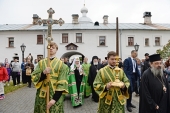 Sanctitatea Sa Patriarhul Chiril a săvârșit slavlenia lângă moaștele Cuvioșilor Serghie și Gherman de Valaam