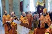 Молебен в день 100-летия гибели Царской семьи совершен в Петропавловском соборе Санкт-Петербурга
