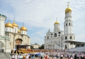 В день памяти святого равноапостольного князя Владимира Предстоятели Александрийской и Русской Православных Церквей совершили Литургию на Соборной площади Московского Кремля