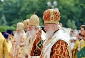 Πατριαρχικό Συλλείτουργο την ημέρα μνήμης του Αγίου Πρίγκιπος Βλαδιμήρου στην Πλατεία Ι. Ναών του Κρεμλίνου Μόσχας