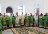 У відроджуваному Успенському соборі Саровської пустині звершено першу Божественну літургію
