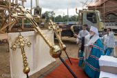 Патриарший экзарх всея Беларуси совершил освящение крестов на купола Крестовоздвиженского храма в городе Минске