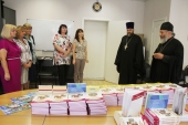 Калачевской епархией переданы учебники ОПК в дар школам Волжского городского округа