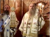 В Неделю 16-ю по Пятидесятнице управляющий делами Московской Патриархии совершил Литургию на Гробе Господнем
