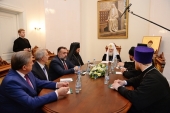 Святіший Патріарх Кирил зустрівся з організаторами принесення мощей святителя Спиридона Триміфунтського в Росію