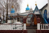 В Киеве верующие встали на защиту своего храма от посягательств священников «Киевского патриархата»