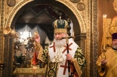 De ziua pomenirii Sfântului Ierarh Petru Întâistătătorul Bisericii Ortodoxe Ruse a săvârșit Dumnezeiasca Liturghie în catedrala „Adormirea Maicii Domnului” din Kremlin