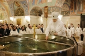 În Ajunul Bobotezei Sanctitatea Sa Patriarhul Chiril a săvârșit Dumnezeiasca Liturghie la biserica de jos a catedralei episcopale „Hristos Mântuitorul”, or. Moscova