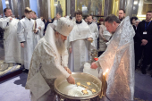 В Крещенский сочельник глава Санкт-Петербургской митрополии совершил Литургию и освящениe воды в Казанском кафедральном соборе