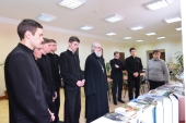 В Саратовской семинарии открылась книжная выставка, посвященная служению Святейшего Патриарха Кирилла
