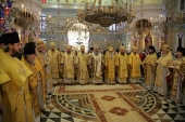 В праздник Собора Екатеринбургских святых семь архипастырей совершили Литургию в Екатеринбурге