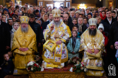 В Неделю о блудном сыне Предстоятель Украинской Православной Церкви совершил Литургию в кафедральном соборе Черновцов