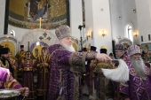 Slujirea Patriarhului în Duminica Închinării Sfintei Cruci la biserica cu hramul „Sfântul Ierarh Ștefan de Perm” din Iujnoe Butovo, or. Moscova