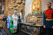 Святейший Патриарх Кирилл совершил молебен у раки с мощами святителя Тихона в Донском монастыре