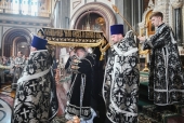 În Vinerea Mare Sanctitatea Sa Patriarhul Chiril a săvârșit Vecernia cu scoaterea Epitafului Mântuitorului în catedrala „Hristos Mântuitorul”