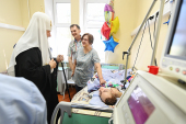 Vizitarea de către Sanctitatea Sa Patriarhul Chiril a Spitalului de copii Morozovsky de sărbătoarea Luminatei Învieri a lui Hristos
