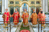 В понедельник Светлой седмицы Патриарший экзарх всея Беларуси возглавил Пасхальную вечерню в Свято-Духовом соборе Минска