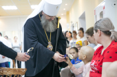 Глава Донской митрополии поздравил с праздником Пасхи пациентов детского отделения Ростовского НИИ онкологии