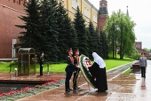 Напередодні Дня Перемоги Святіший Патріарх Кирил поклав вінок до могили Невідомого солдата біля Кремлівської стіни