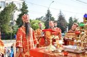 Arhiepiscopul de Vinnitsa Varsonofii a săvârșit Dumnezeiasca Liturghie lângă zidurile catedralei epsicopale din Vinnitsa ocupate cu forța de către adepții „Bisericii ortodoxe a Ucrainei”