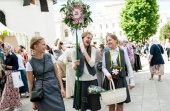 Circa 4 milioane ruble au fost colectate la sărbătoarea caritabilă „Floarea dalbă” din Moscova