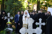 Vizita Patriarhului la Mitropolia de Sankt-Petersburg. Vizitarea Lavrei Sfântului Alexandru Nevski și a Cimitirului Bolșeohtinski