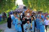 Тысячи паломников совершили крестный ход в Почаевский Свято-Духов монастырь-скит