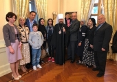 Metropolitan Hilarion meets at Poznanie charity with Syrian children who have come to Moscow for treatment