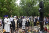 На Воскресенском кладбище Саратова молитвенно почтили память приснопамятных епископа Вениамина (Милова) и архиепископа Досифея (Протопопова)