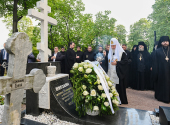 Vizita Patriarhului la Sankt-Petersburg. Sosirea. Vizitarea cimitirului Bolsheohtinskoe și a Lavrei Sfântului Alexandru Nevski