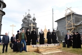 Святейший Патриарх Кирилл осмотрел деревянные храмы в деревнях Ворзогоры и Подпорожье Архангельской области