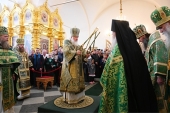 У день пам'яті преподобних Зосими, Саватія і Германа Соловецьких Святіший Патріарх Кирил звершив Літургію в Соловецькому монастирі