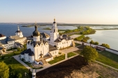 De sărbătoare Adormirii Preasfintei Născătoare de Dumnezeu mitropolitul de Kazan Feofan a săvârșit sfințirea mare a Catedralei „Adormirea Maicii Domnului” la Mănăstirea din Sviyajsk
